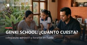 Madre y padre mexicanos de Tuxtla Gutiérrez revisando un folleto escolar con una calculadora y tazas de barro en la mesa de su casa, mientras su hija de seis años con uniforme mira los papeles
